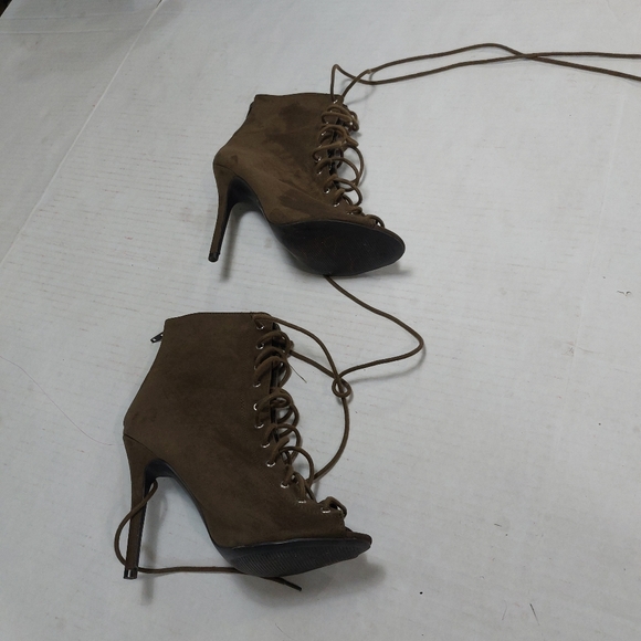 Qupid Women Green Lace Up Ankle Booties Size 8.5M - Picture 2 of 14